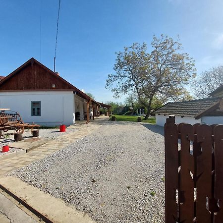 Trinity Vendeghaz Abadszalok Βίλα Εξωτερικό φωτογραφία